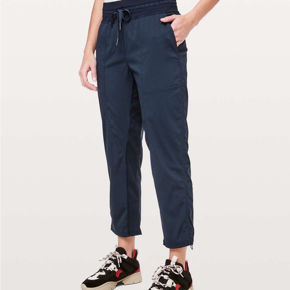 Lululemon Dance Studio Crop Size 6